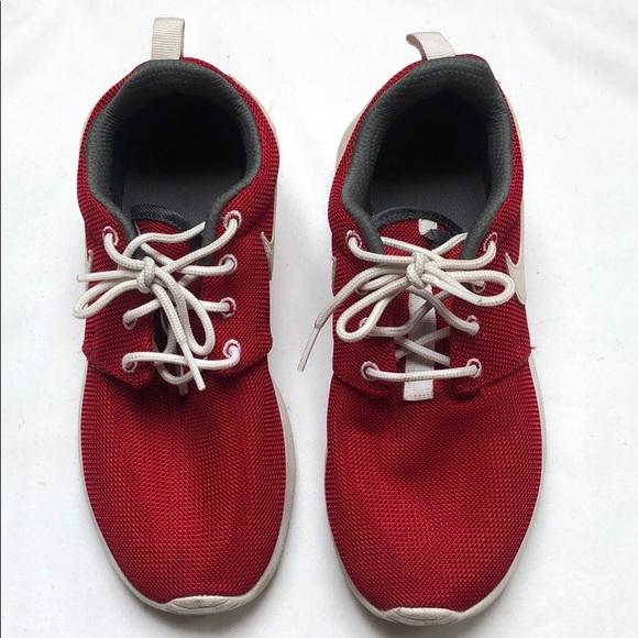Red Nike Roshe sneakers - Picture 2 of 4